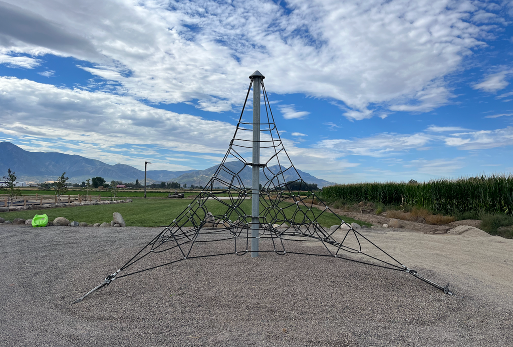 Spider Pyramid 4-4 – Farmtasticfun